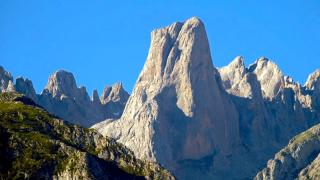 Picos de Europa - Naranjo de Bulnes
