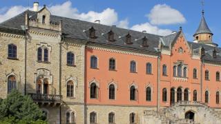 Замок Сихров и столица чешского граната город Турнов