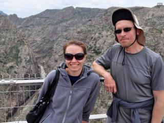 Юля Эрсин и Андрей Киселёв на Мосту над Королевским Каньоном (Royal Gorge Canyon Bridge), река Арканзас. Фото: Алексей Туманов